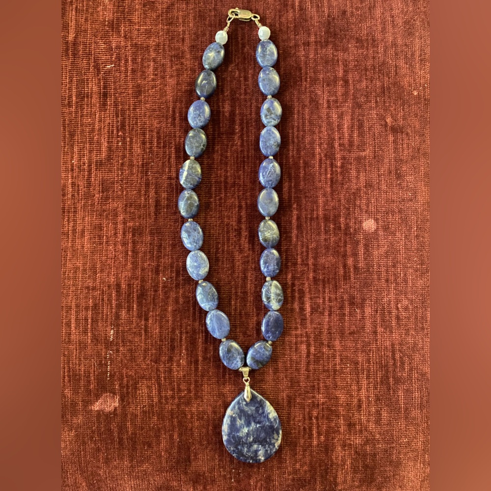 BLUE SODALITE OVAL NECKLACE WITH PENDANT (sterling silver clasp)